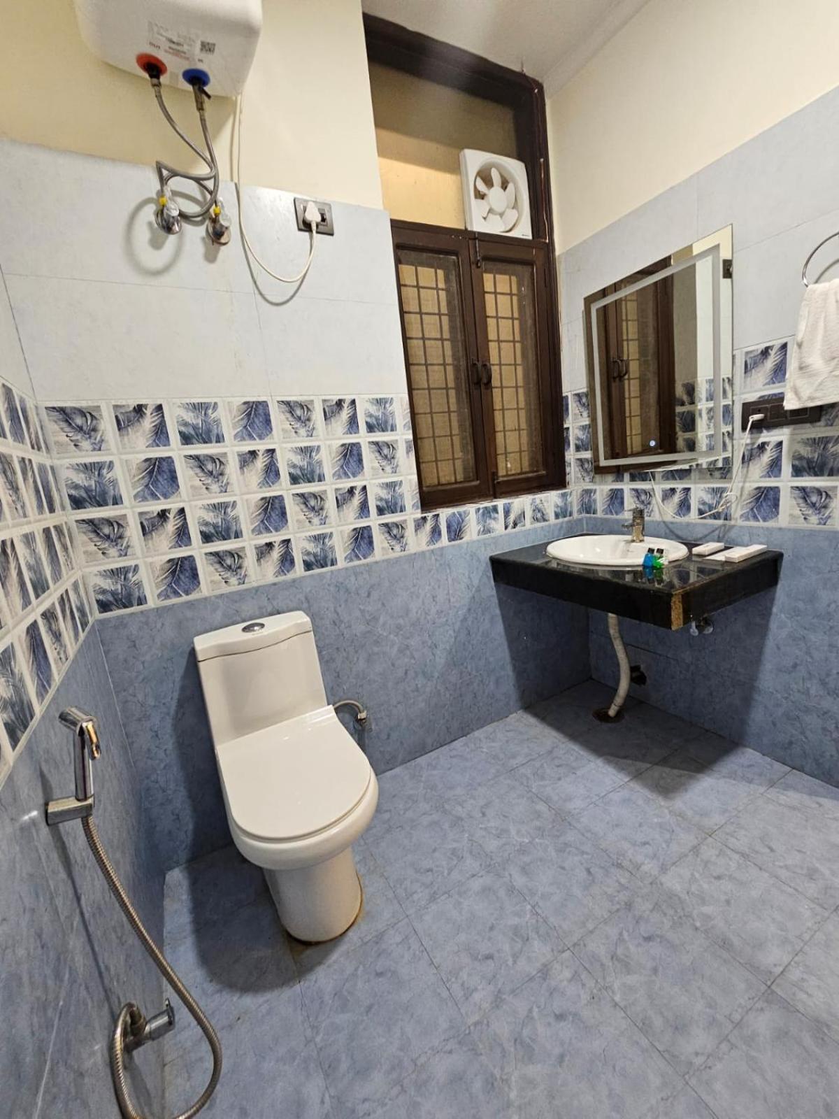 Hotel The Glass House Greater Noida Exterior foto